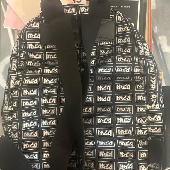 Black and White Geometric Pattern Backpack - Picture 4 of 4